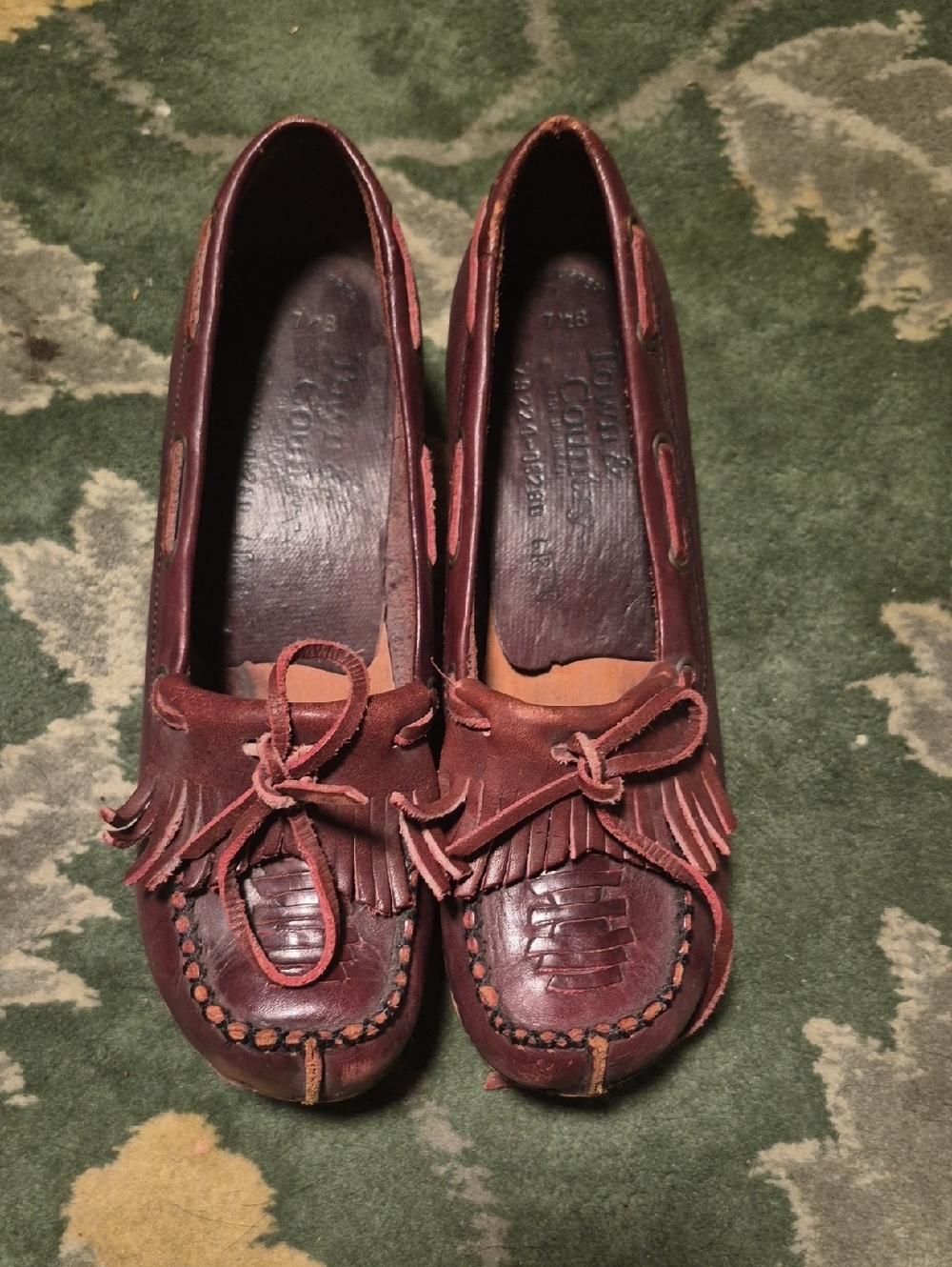 Women's Fringe Moccasin Loafers in Burgundy Leather